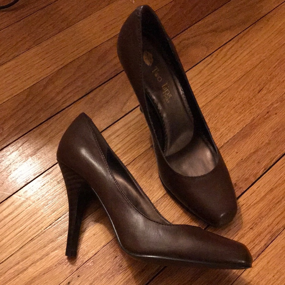 Two Lips “Amber” Pump in Brown, Sz 7M